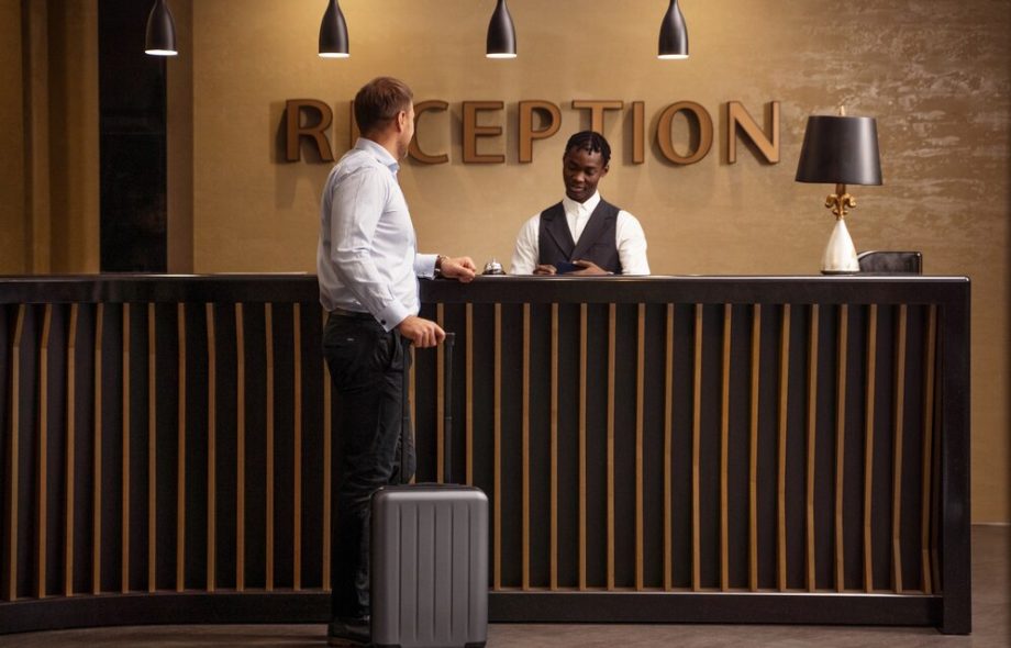 medina hotel to medina airport