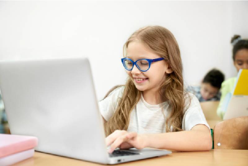 class groups in online learning
